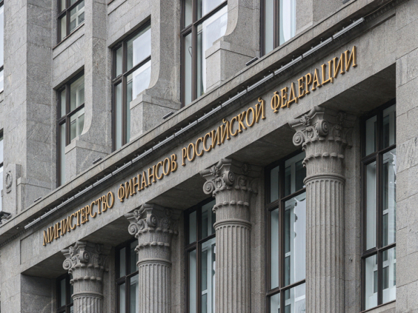 Минфин в мае возвращается на валютный рынок: что будет с рублем