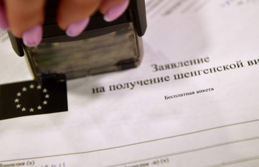 
                    Politico узнала о планах ЕС ужесточить визовые правила для россиян

        