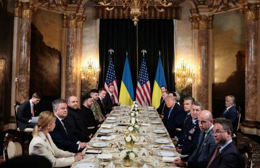 
                    Трамп рассказал об обсуждении с Путиным времени и места новой встречи

        