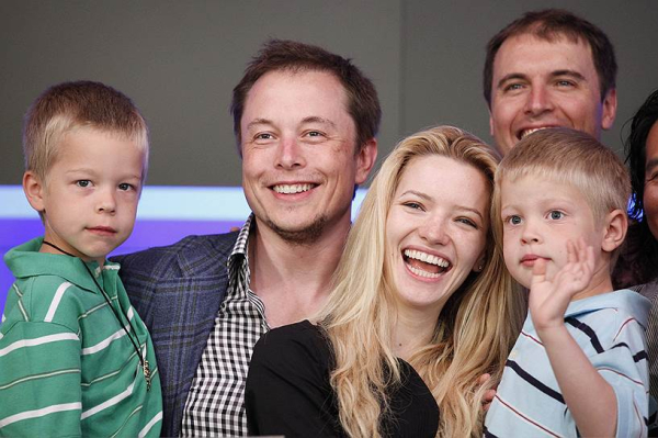 
                Илон Маск снова возглавил список богатейших американцев по версии Forbes
            