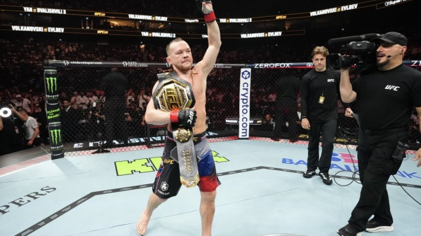 Пётр Ян одолел Двалишвили и сохранил титул чемпиона UFC