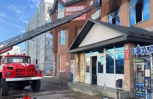 
                    В Петропавловске-Камчатском локализован пожар на рынке на площади 250 кв. м

        