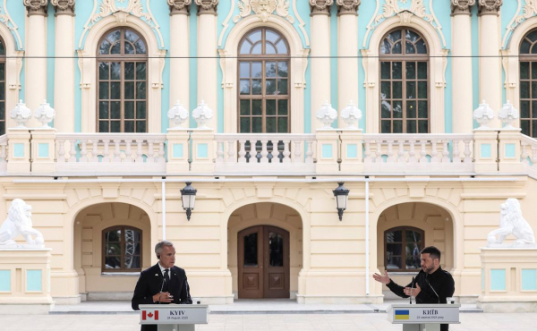 
                    Зеленский ответил на вопрос о связи ударов по &laquo;Дружбе&raquo; с вето Венгрии
                