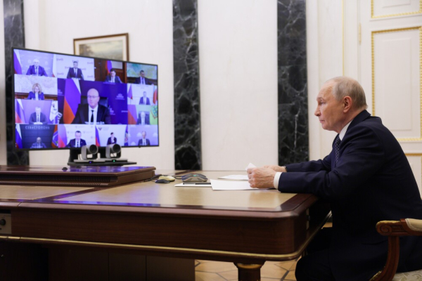 "Граждане не должны чувствовать нагрузки": Путин потребовал срочных решений по топливу "Граждане не должны чувствовать нагрузки": Путин потребовал срочных решений по топливу