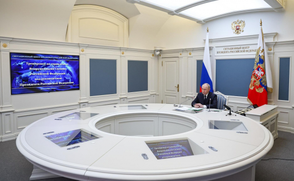 Путин провел тренировку ядерных сил
Путин провел тренировку ядерных сил