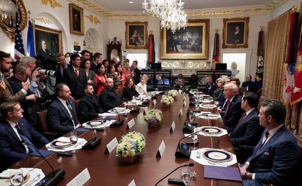 
                    Зеленский заявил, что не боится Трампа, как &laquo;весь мир&raquo;
                