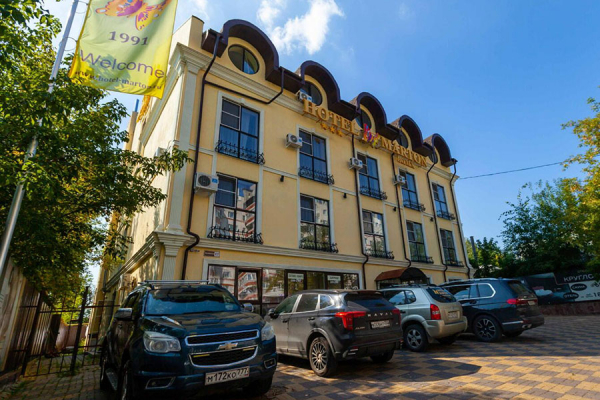 
                    Генпрокуратура потребовала изъять 100 объектов у главы Совета судей
                