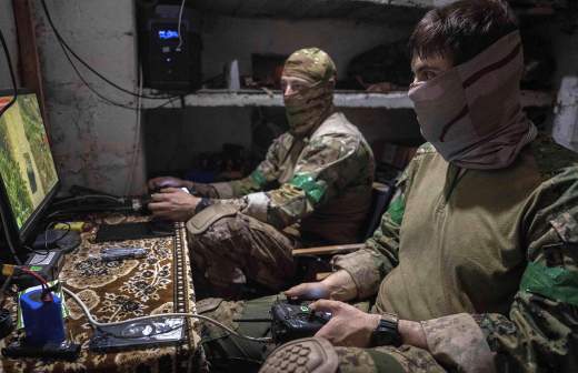 
                    При атаке ВСУ в Белгородской области трое мужчин и 14-летний подросток пострадали

        