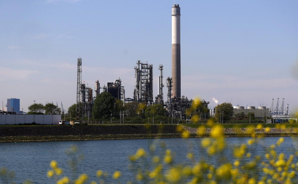 Мировые нефтекомпании начали сокращать штат из-за низких цен на нефть
Мировые нефтекомпании начали сокращать штат из-за низких цен на нефть