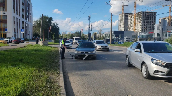 В Екатеринбурге автомобиль насмерть сбил самокатчика (ФОТО)