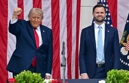 
                    Трамп назвал полным бардаком выборы в США

        