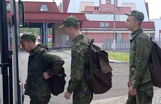
                    Вернувшиеся из плена российские военные рассказали об эмоциях после освобождения

        