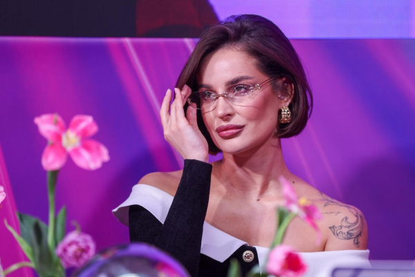 Первые фото свадебного платья солистки Artik & Asti — невеста отошла от правил Первые фото свадебного платья солистки Artik & Asti — невеста отошла от правил