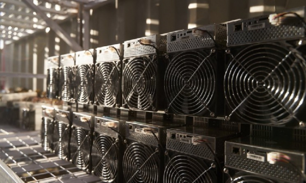 KBW понизил рейтинги майнеров биткоина HIVE, Bitfarms и Bitdeer из‑за перехода на&nbsp;ИИ