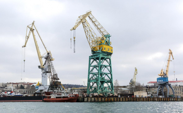 
                    Судостроительная корпорация составит список верфей на продажу
                