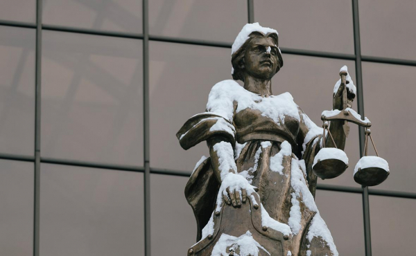 
                    Суд в Москве решил, что &laquo;первое слово дороже второго&raquo;
                