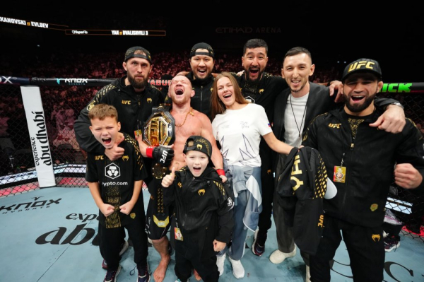 Пётр Ян одолел Двалишвили и сохранил титул чемпиона UFC
