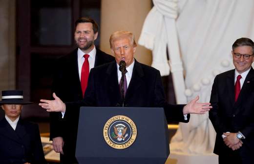 В Верховной раде не смогли номинировать Трампа на Нобелевскую премию мира
В Верховной раде не смогли номинировать Трампа на Нобелевскую премию мира