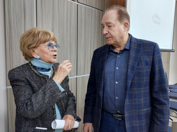 Алла Сурикова накануне юбилея рассказала про &laquo;асурики&raquo; и &laquo;сюрики&raquo;