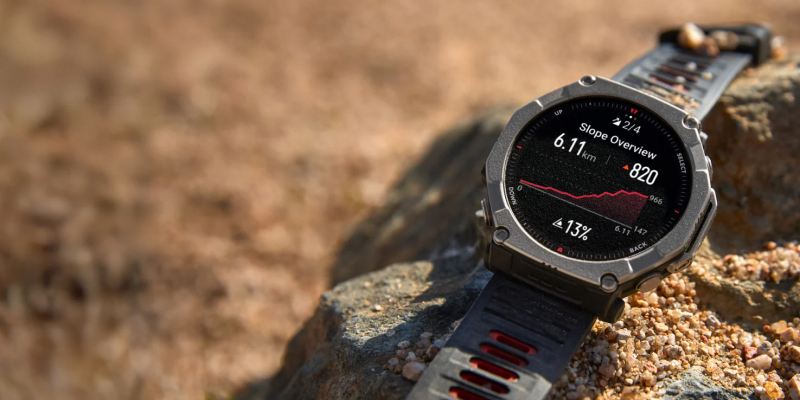 Amazfit представила T‑Rex Ultra 2 — титановые смарт-часы с автономностью до 30 дней