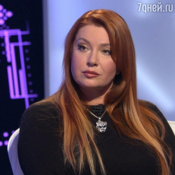 Сотникову изуродовал косметолог: «Сделали дырку в подбородке и заклеили пластырем» Сотникову изуродовал косметолог: «Сделали дырку в подбородке и заклеили пластырем»