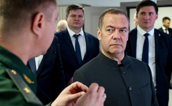 Медведев назвал неработающим тезис Трампа о признании Украины победителем
Медведев назвал неработающим тезис Трампа о признании Украины победителем