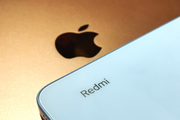 В 2025 году смартфоны Xiaomi и Apple продавались лучше всех в России и мире
