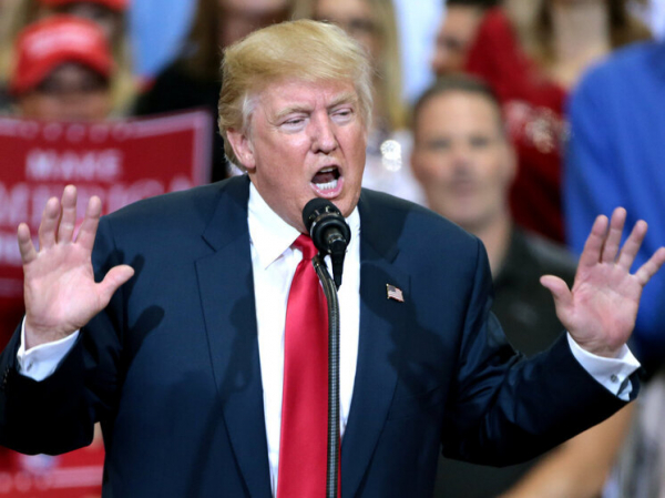 "Борт номер один" Трампа сделал эффектный пролет над футбольным стадионом
