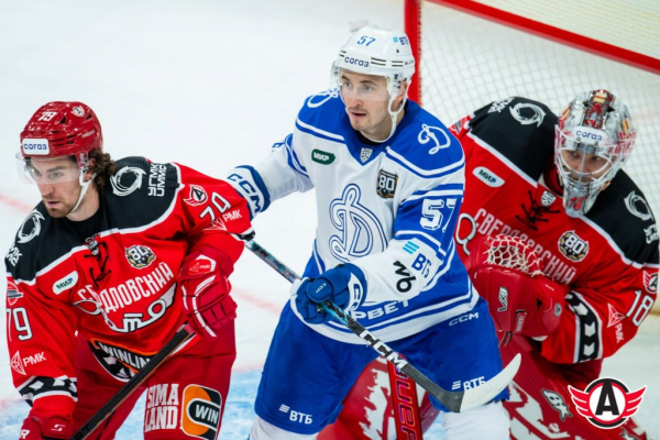Первая победа в сезоне: &laquo;Автомобилист&raquo; выиграл в &laquo;битве бывших&raquo;