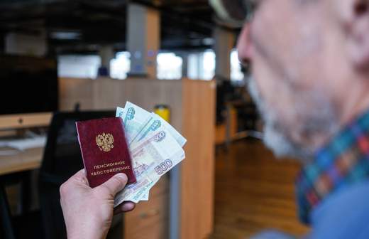 
                    В Госдуме сообщили о повышении пенсий с 2026 года на 7,6%

        