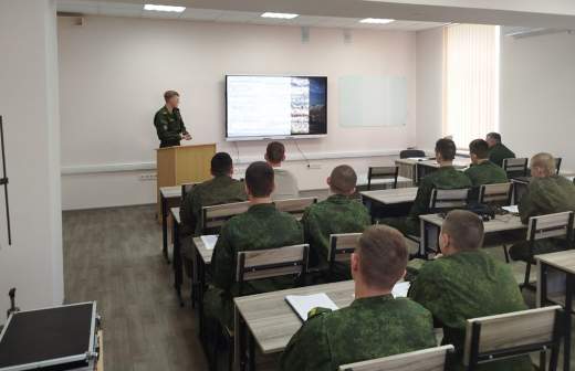 
                    Силы ПВО перехватили четыре БПЛА в Кингисеппском районе Ленинградской области

        