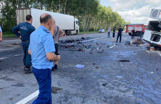 
                    В Пермском крае четыре человека погибли в ДТП

        