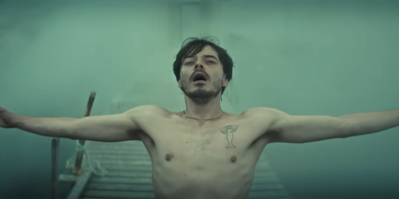 Джош Хартнетт против морского чудовища: Netflix показал тизер мини-сериала &laquo;Вглубь&raquo;