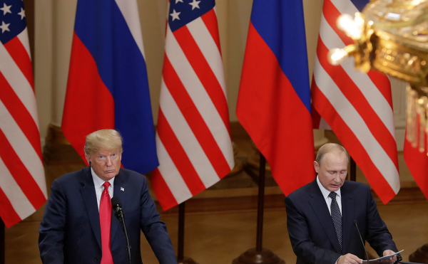 
                    FT узнала, что Трамп повышал голос на встрече с Путиным и угрожал уйти
                