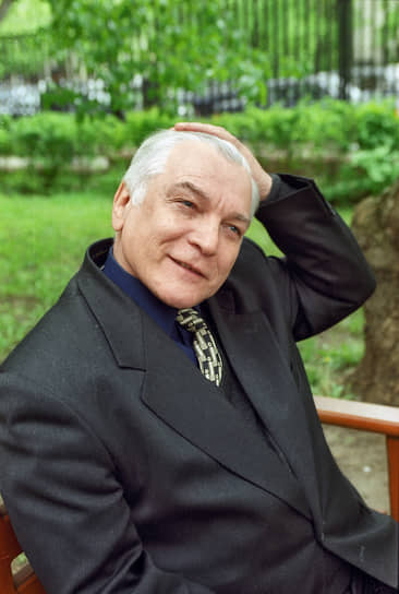 
                Подписавший купюру бывший разведчик
            