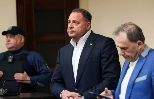 Зеленский ввел министра финансов в ставку главнокомандующего
Зеленский ввел министра финансов в ставку главнокомандующего
