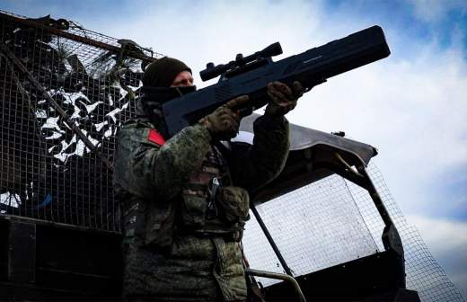 
                    Силы ПВО сбили за сутки 740 украинских дронов и четыре авиабомбы

        
