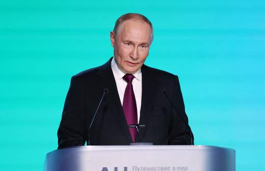 
                    Путин подписал указ о создании комиссии по вопросам развития технологий ИИ

        