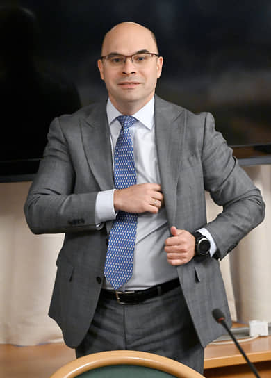 В ЦБ посоветовали читать мемуары глав центробанков мира
В ЦБ посоветовали читать мемуары глав центробанков мира