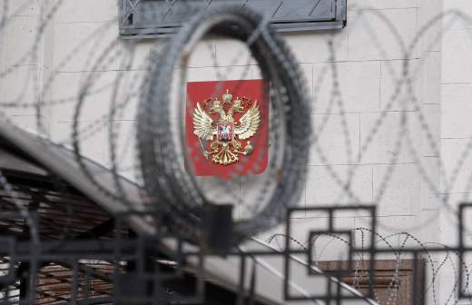 
                    Медведев заявил о необходимости США снять санкции с России

        