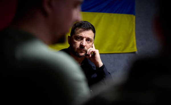 
                    &laquo;Страна&raquo; узнала о сути потенциальных &laquo;тяжелых решений&raquo; Зеленского
                