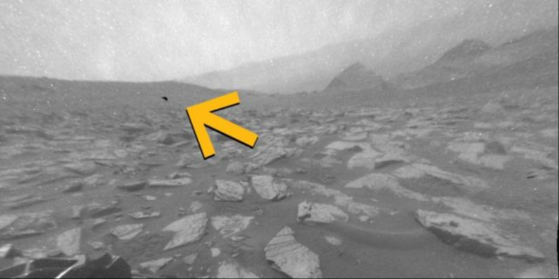 Фото Curiosity с &laquo;боевым треножником&raquo; на Марсе получило объяснение