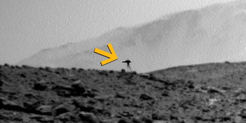 Фото Curiosity с &laquo;боевым треножником&raquo; на Марсе получило объяснение