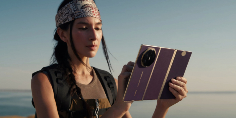 Huawei представила Mate XTs &mdash; новую версию своей &laquo;трикладушки&raquo;