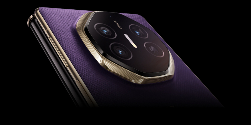 Huawei представила Mate XTs &mdash; новую версию своей &laquo;трикладушки&raquo;