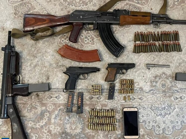 На Украине массово вооружали бандитов стволами с передовой