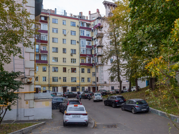 Полуголый мужчина с баллончиком остановил драку соседей в Воронеже