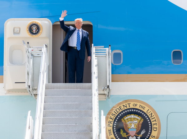 Российский политолог объяснил, как в действиях Трампа можно отделить политику от пиара