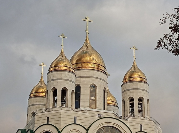 В Челябинске мужчина с ножом напал на прихожан в храме