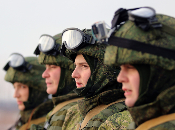 В МО РФ показали, как экипажи БМП-3 группировки &laquo;Центр&raquo; оттачивают слаженность в тылу